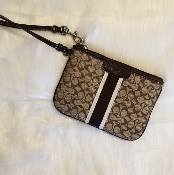 Coach Handbags - Coach wristlet